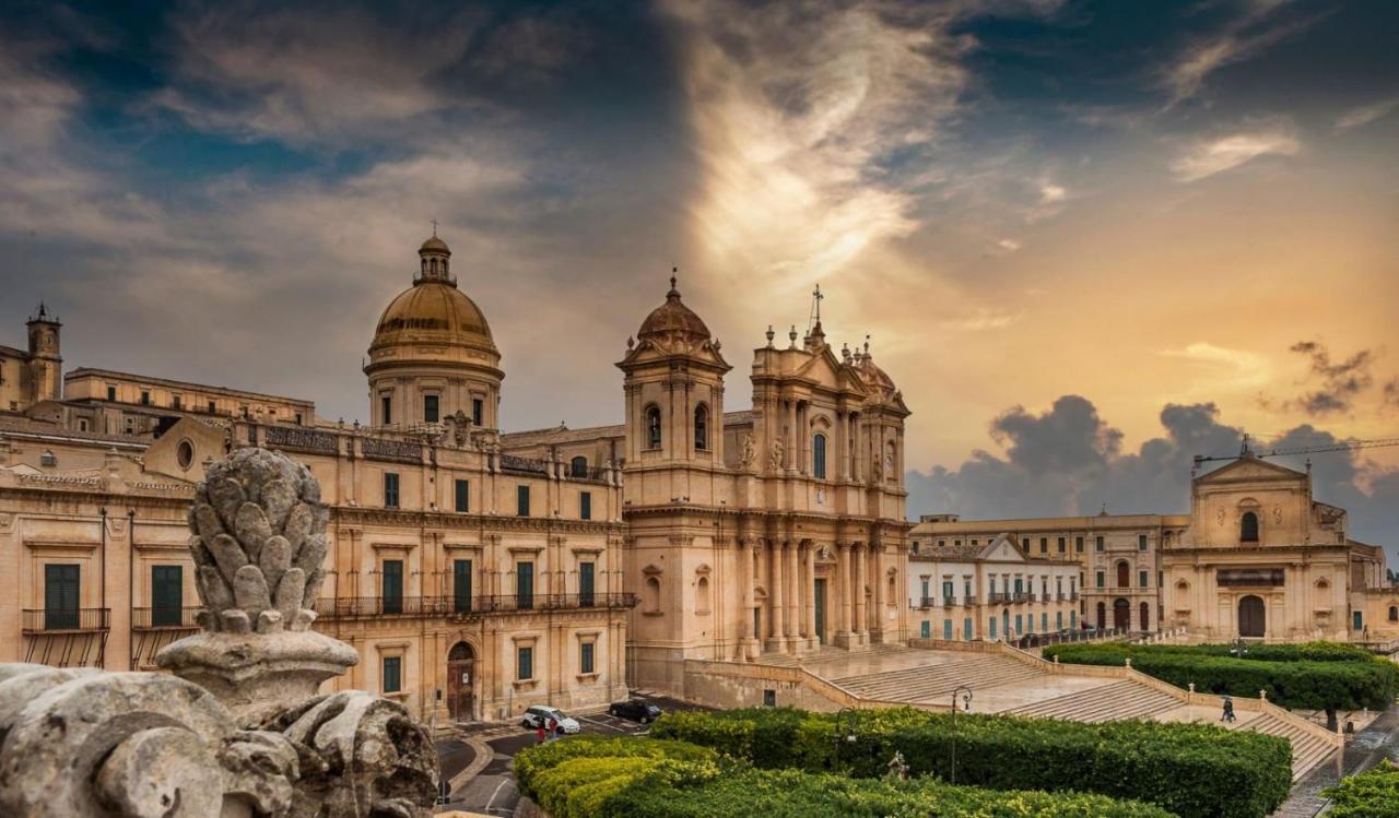 A Casa Tua Affitti Brevi Bed and Breakfast Noto Exteriör bild
